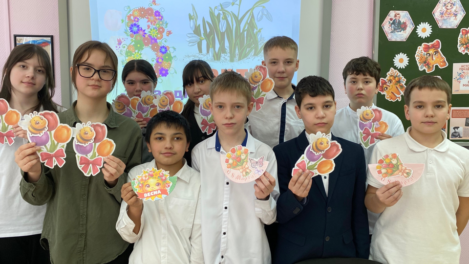 Мастер-класс по созданию подарков к 8 Марта прошел в 6 «Ж» классе